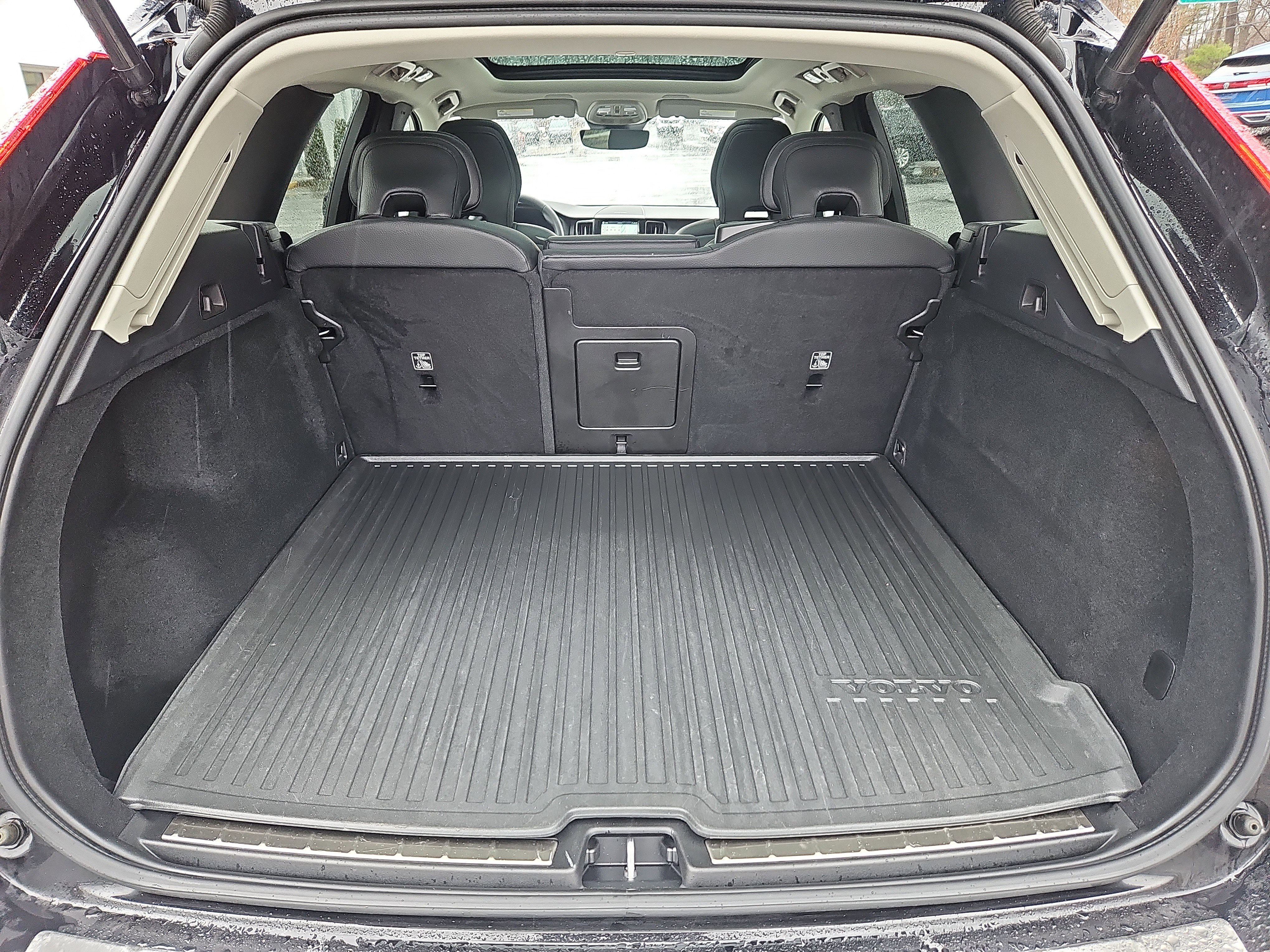 Used 2023 Volvo XC60 B5 Plus w/ Climate Package image 32