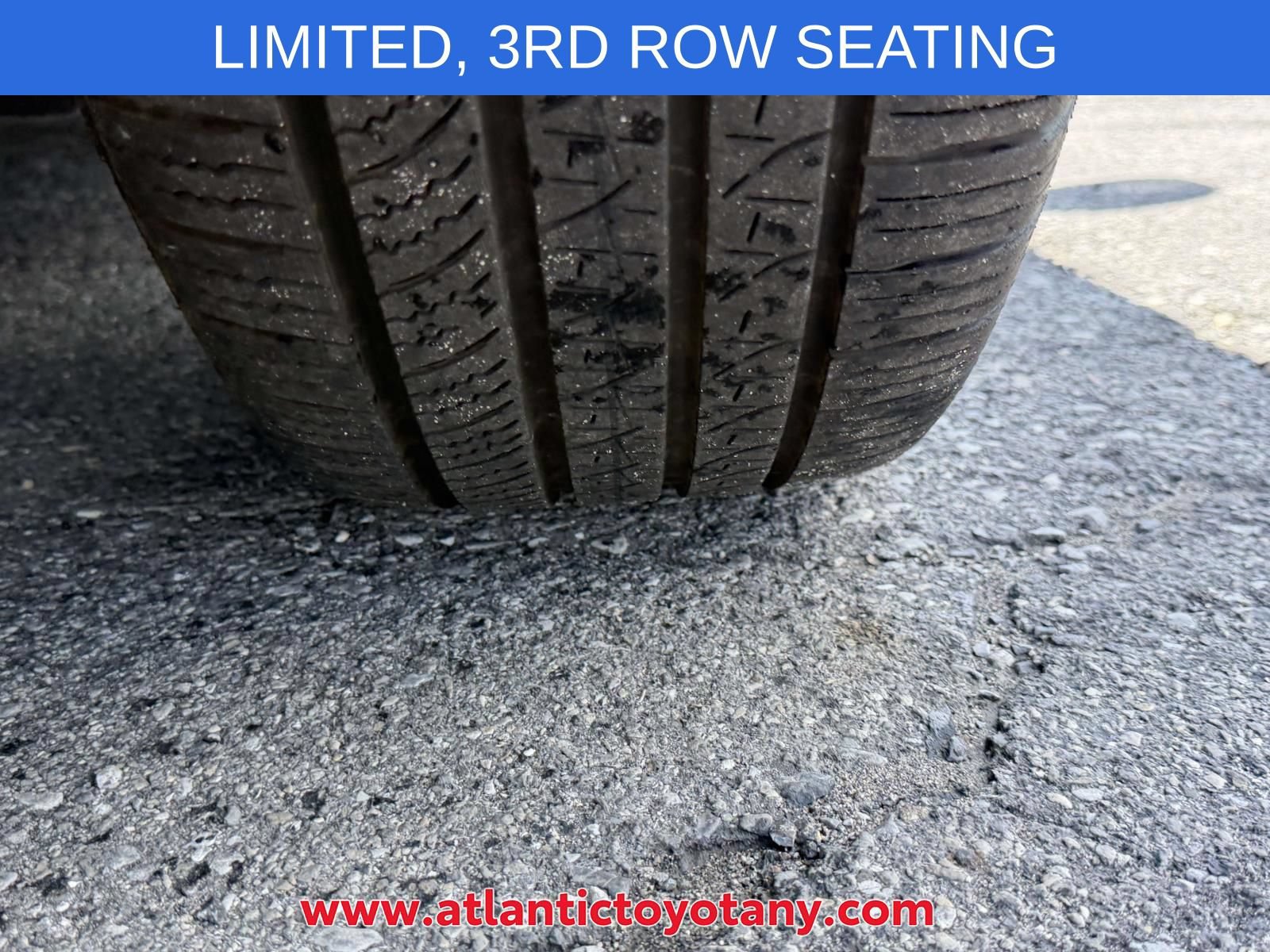 Used 2025 Chrysler Pacifica Limited FWD image 13