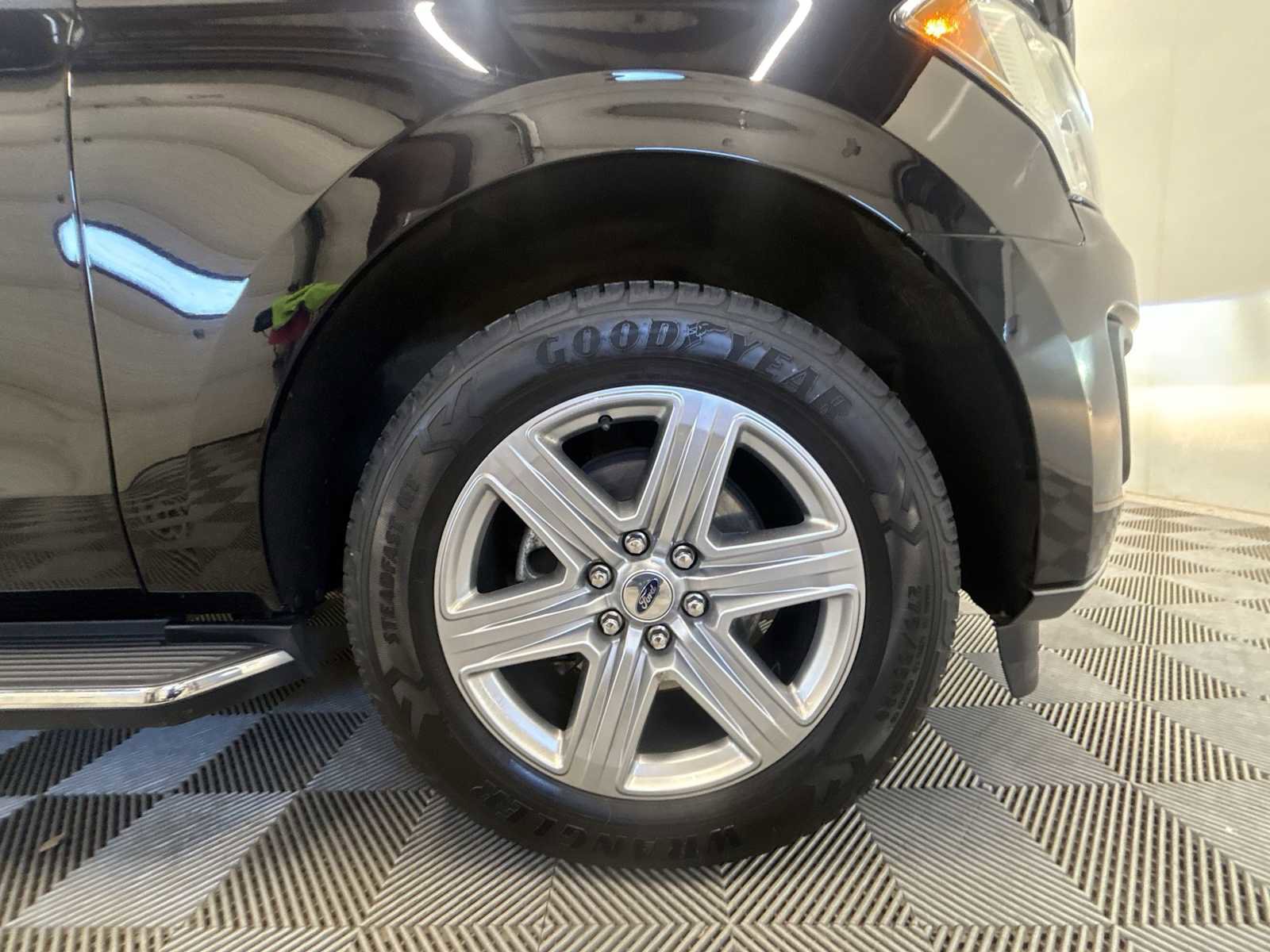 Used 2020 Ford Expedition XLT w/ Equipment Group 202A AWD/4WD image 19