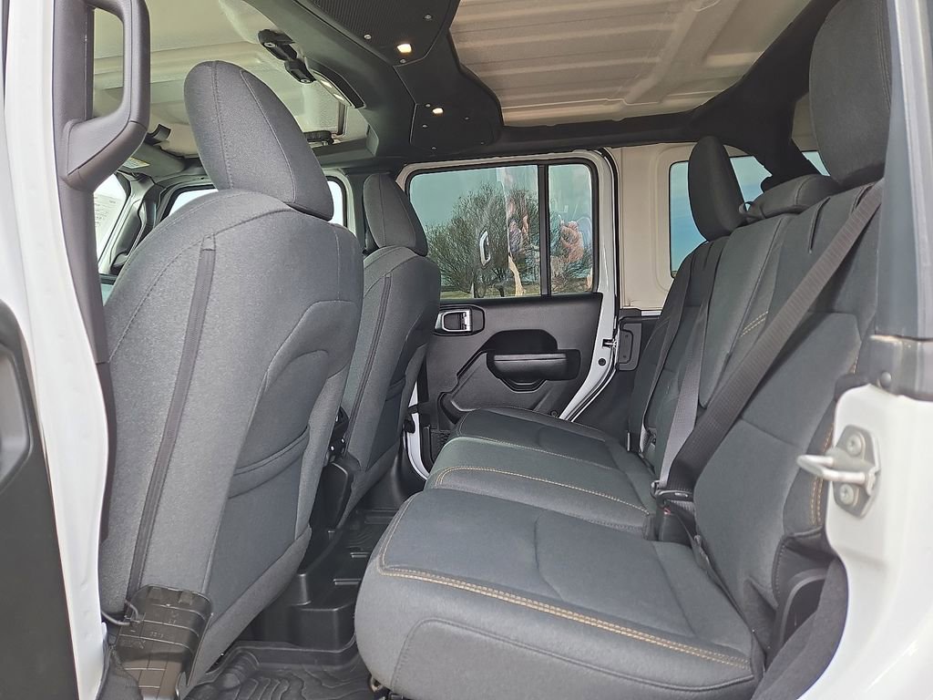 Used 2024 Jeep Wrangler Unlimited image 16