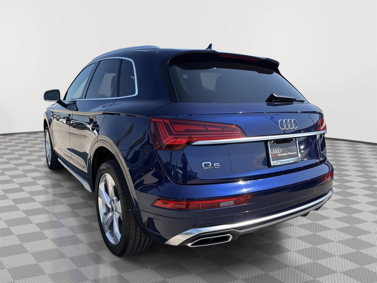 Used 2023 Audi Q5 2.0T Premium Plus w/ Premium Plus Package AWD/4WD image 3