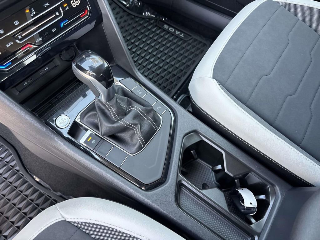 New 2025 Volkswagen Taos SE image 23