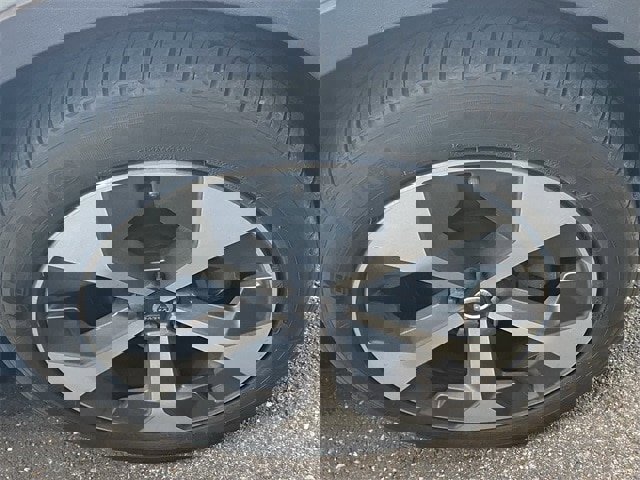 Certified 2023 Volvo XC40 B5 Plus w/ Driver Assist Package image 4