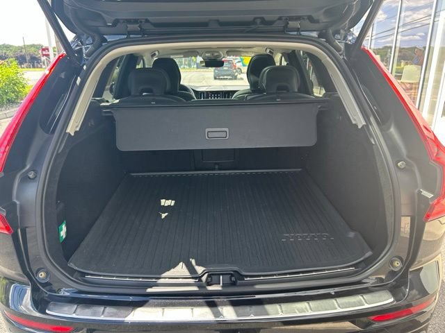 Certified 2023 Volvo XC60 B5 Plus AWD/4WD image 11