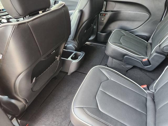 New 2027 Chrysler Pacifica Limited FWD image 23