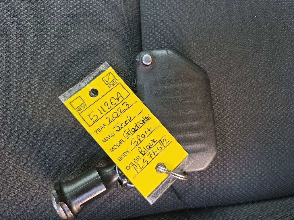 Used 2023 Jeep Gladiator Sport w/ Off Road Group image 27