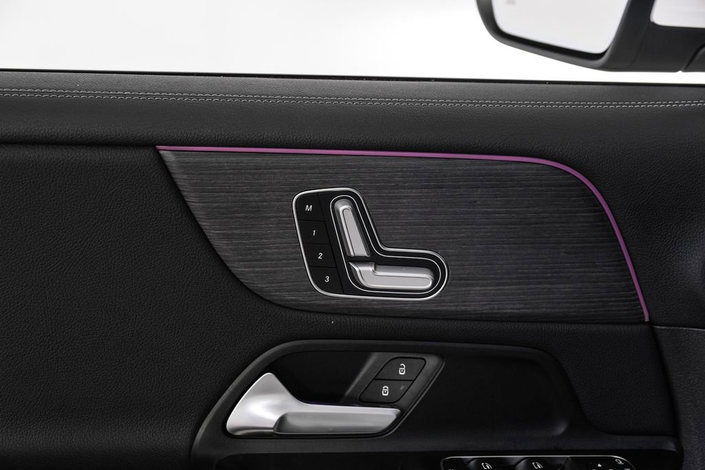 Used 2023 Mercedes-Benz EQB 250+ w/ Exclusive Package image 43