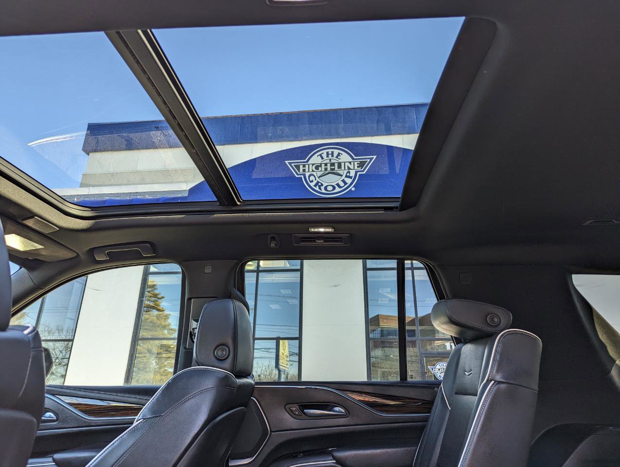 Used 2022 Cadillac Escalade Premium Luxury image 37