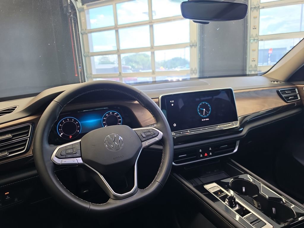 Used 2025 Volkswagen Atlas SE image 18