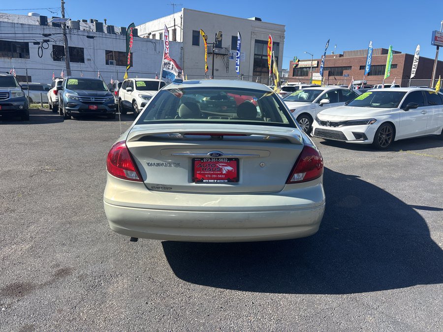 Used 2003 Ford Taurus SE FWD image 7