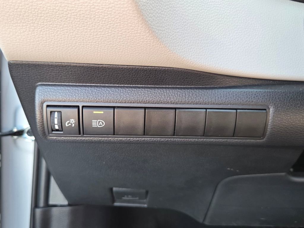 Certified 2025 Toyota Corolla LE image 27