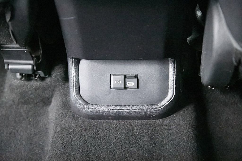 Used 2023 Toyota Highlander LE image 25