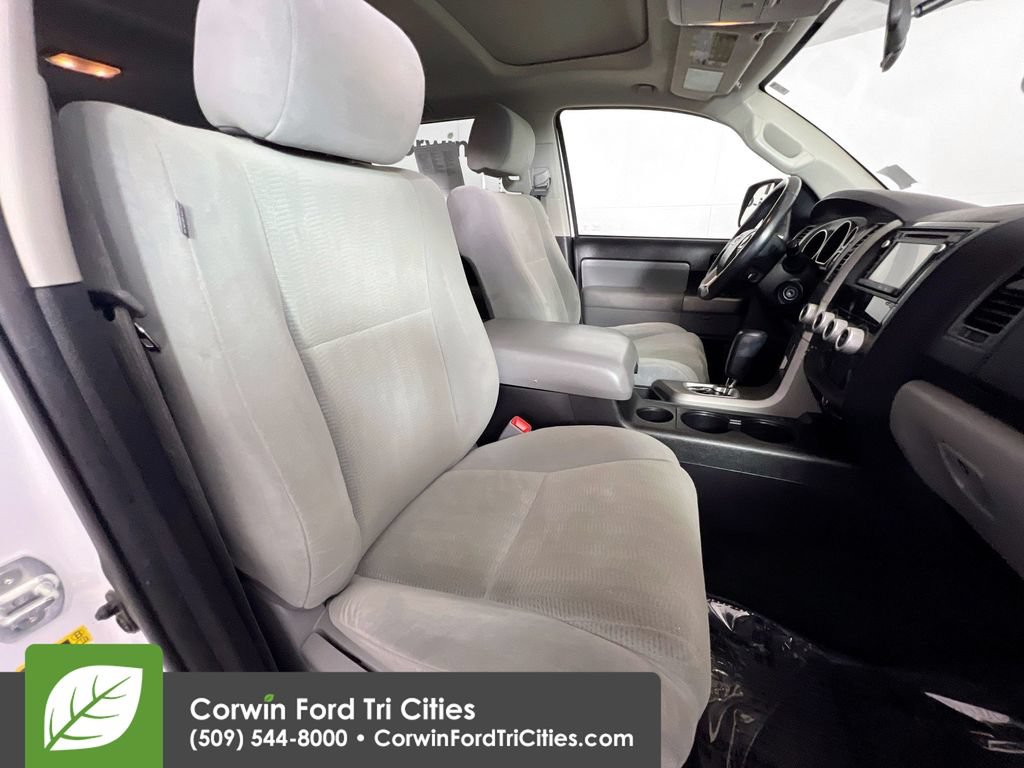 Used 2017 Toyota Sequoia SR5 AWD/4WD image 18