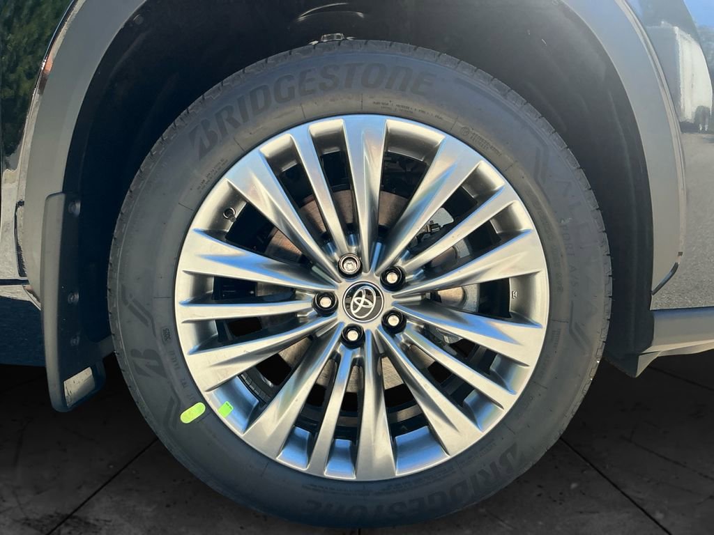 New 2025 Toyota Highlander Platinum image 14