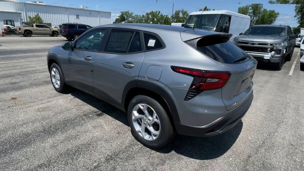 New 2026 Chevrolet Trax LS w/ LS Convenience Package FWD image 8