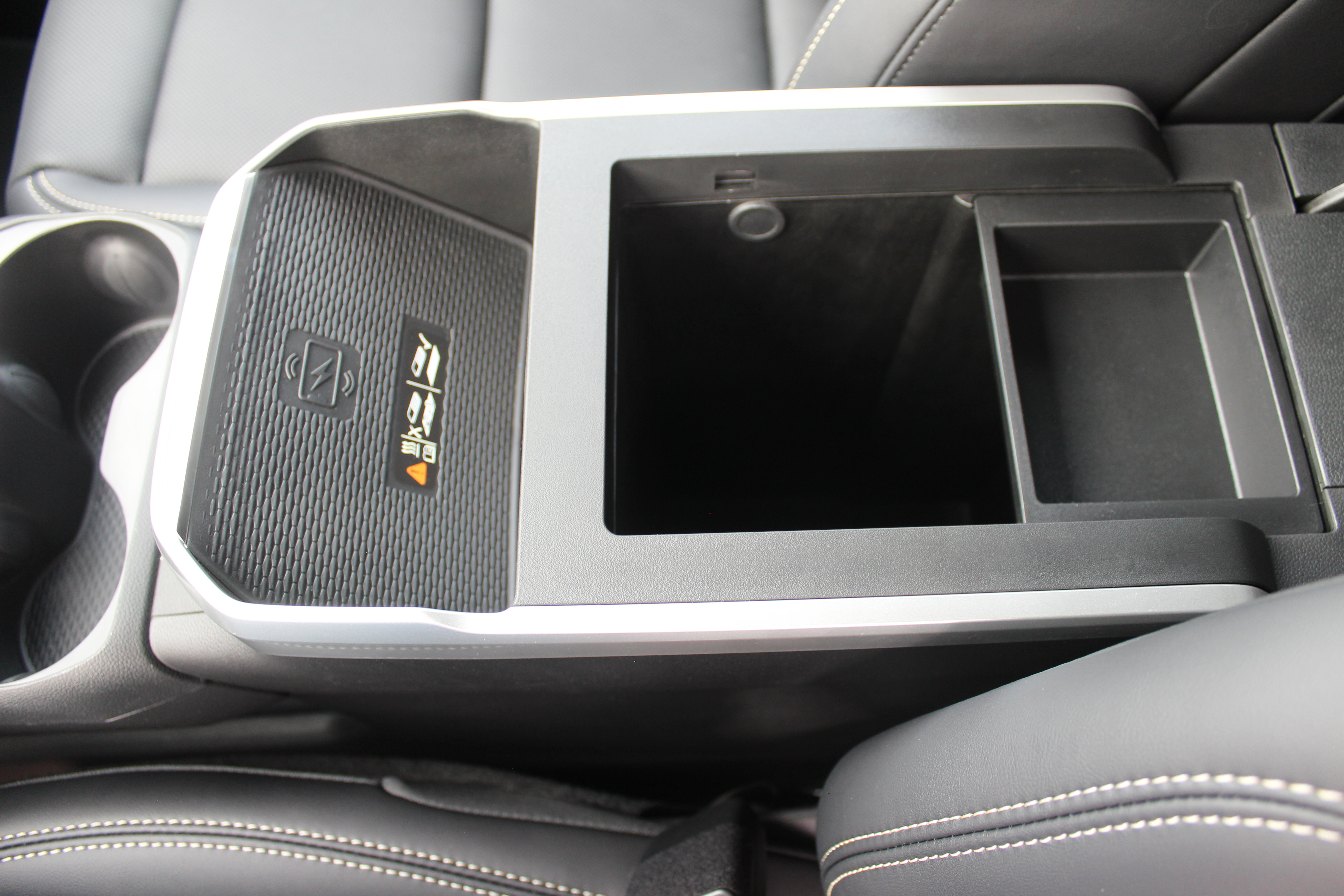 New 2025 GMC Terrain Elevation w/ Elevation Premium Package image 33