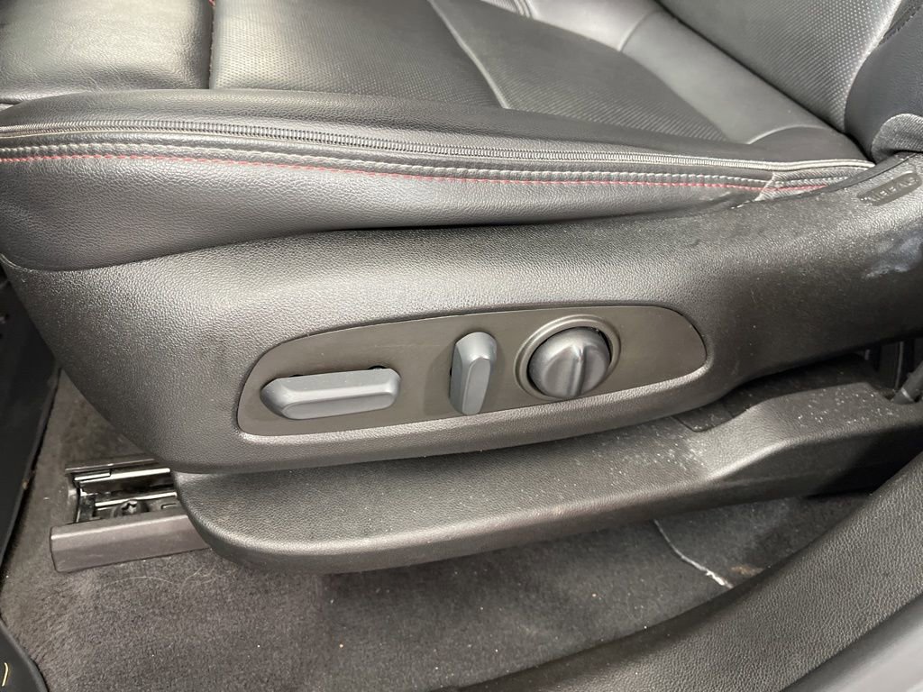 Used 2022 Chevrolet Traverse RS image 25