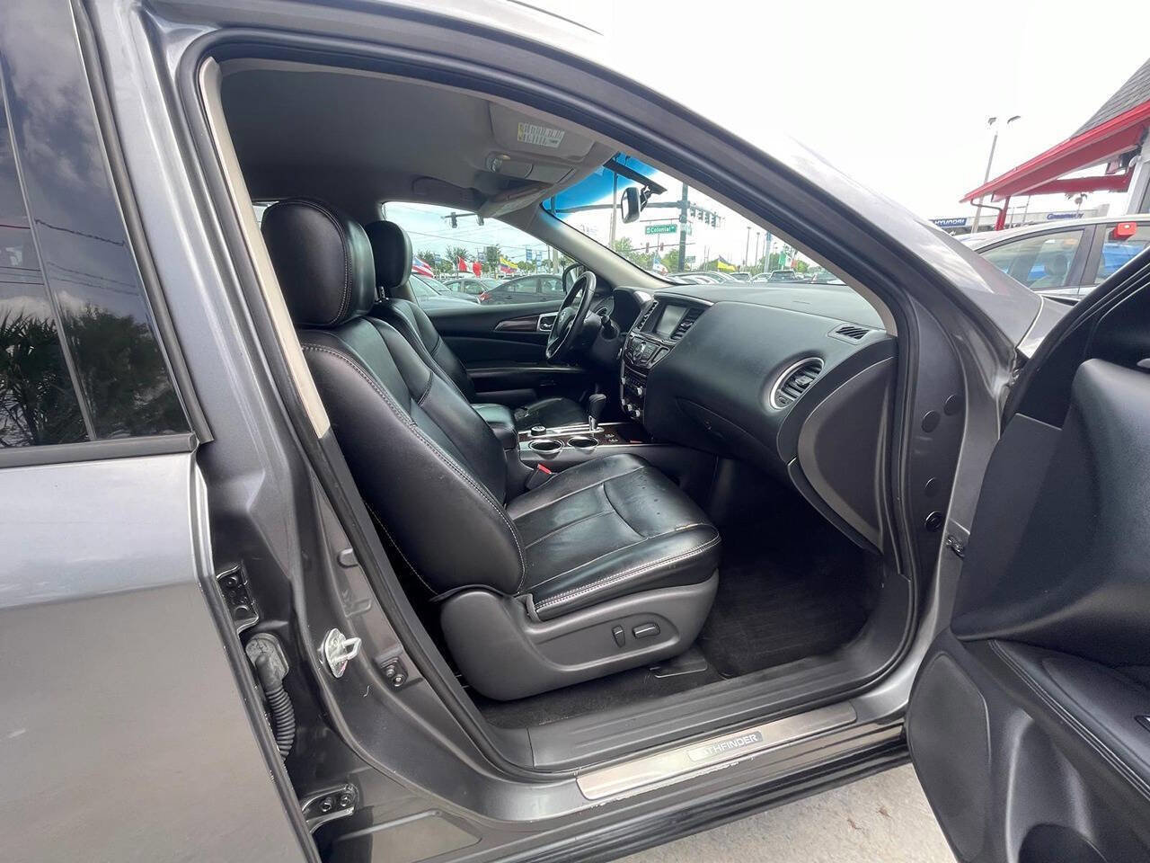 Used 2015 Nissan Pathfinder SL w/ Cargo Package image 12