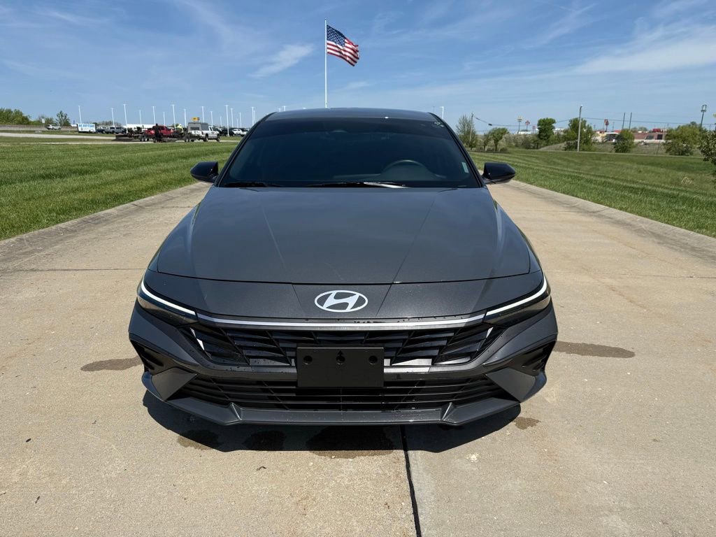 Used 2025 Hyundai Elantra Sport FWD image 10