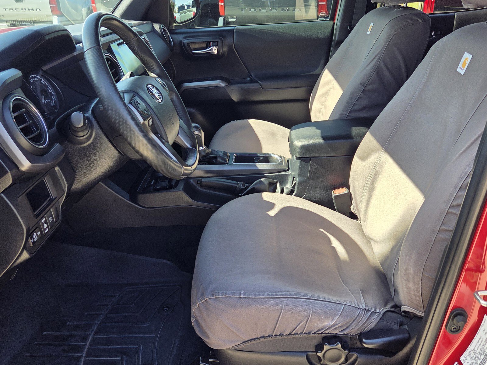 Used 2018 Toyota Tacoma TRD Sport image 4