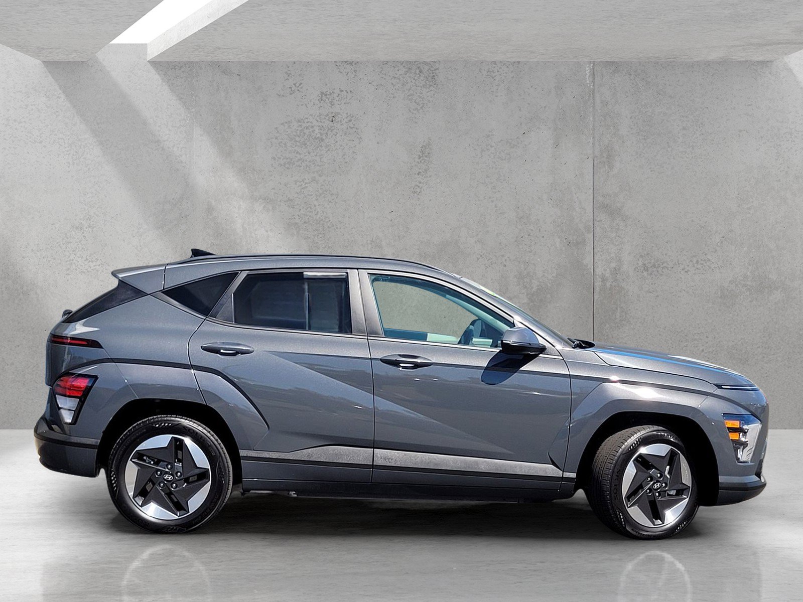 Used 2024 Hyundai Kona SEL FWD image 3