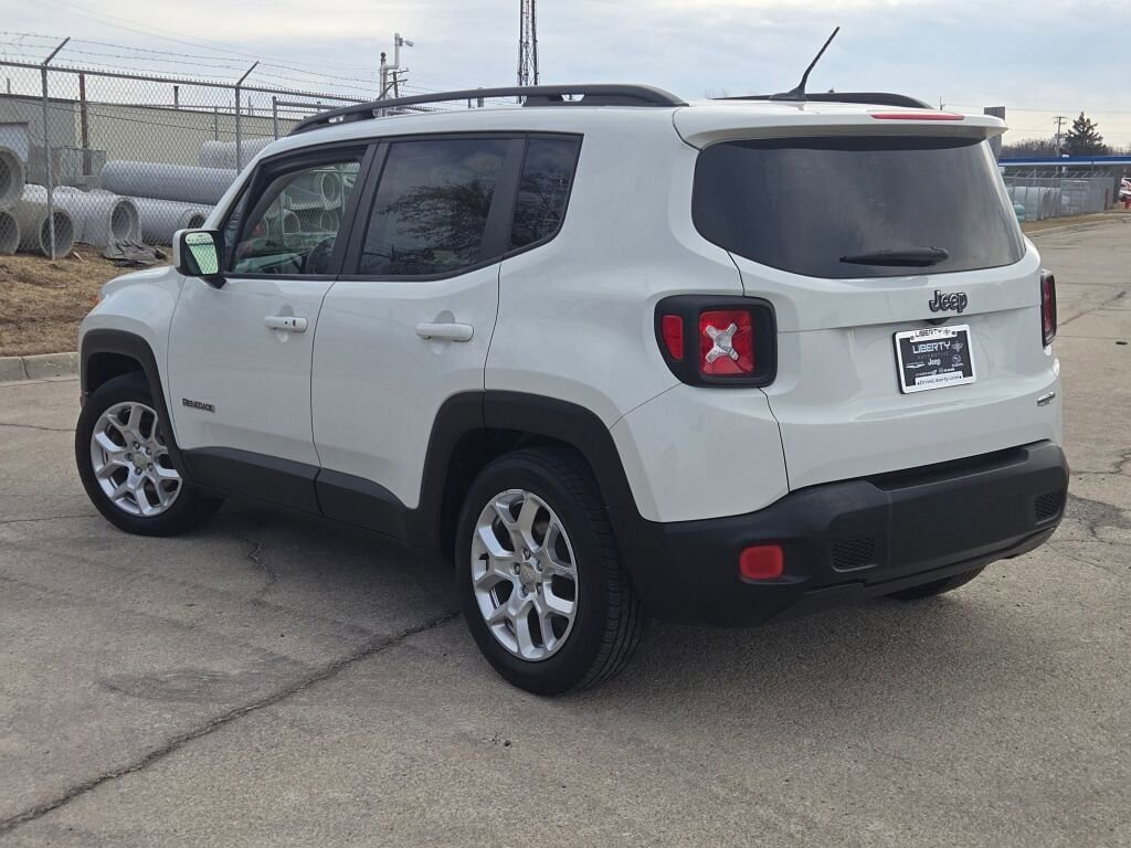Used 2017 Jeep Renegade Latitude w/ Popular Equipment Group image 13