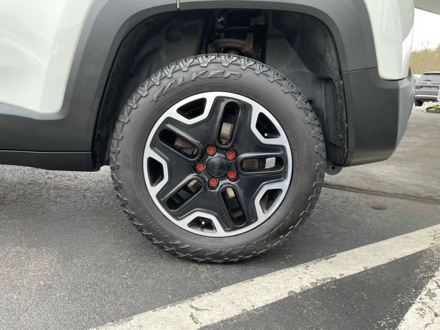 Used 2015 Jeep Renegade Trailhawk AWD/4WD image 31