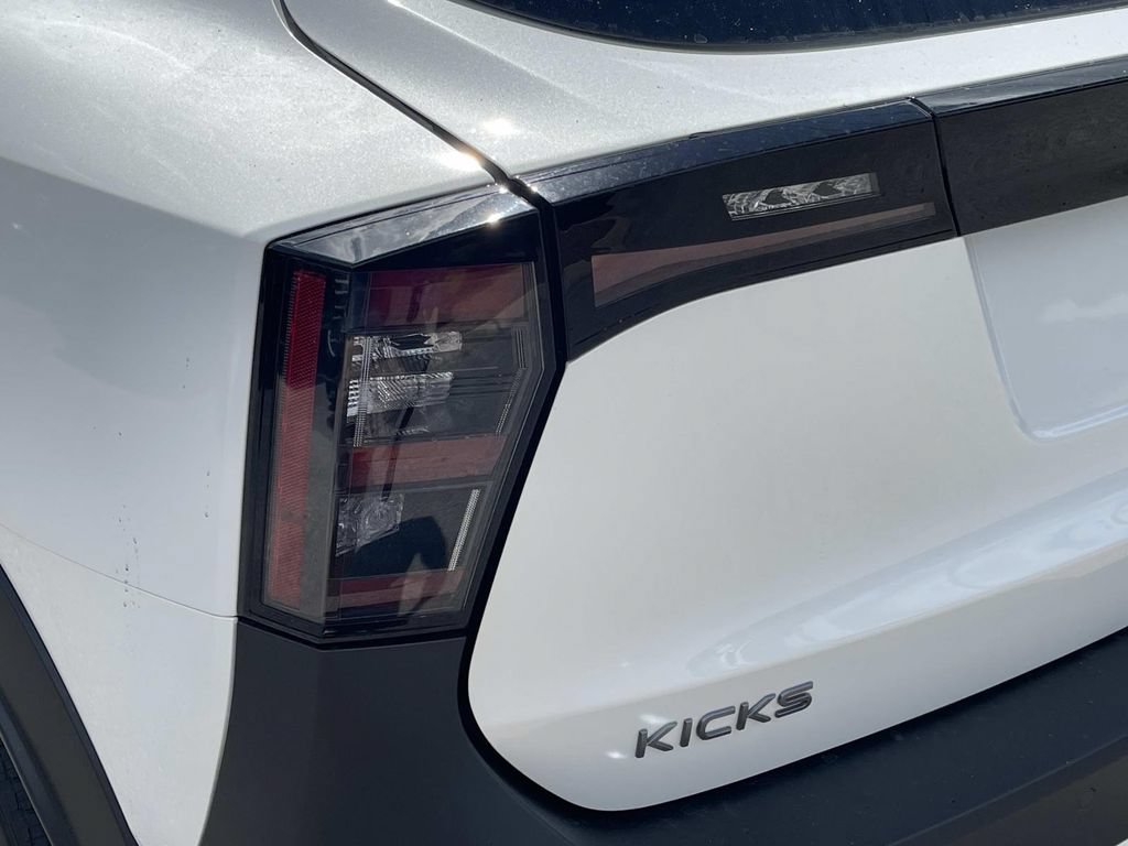 New 2026 Nissan Kicks SR w/ Cold Weather Package AWD/4WD image 10