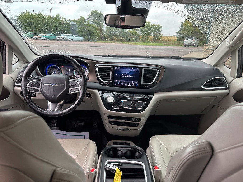 Used 2018 Chrysler Pacifica Touring-L Plus FWD image 25