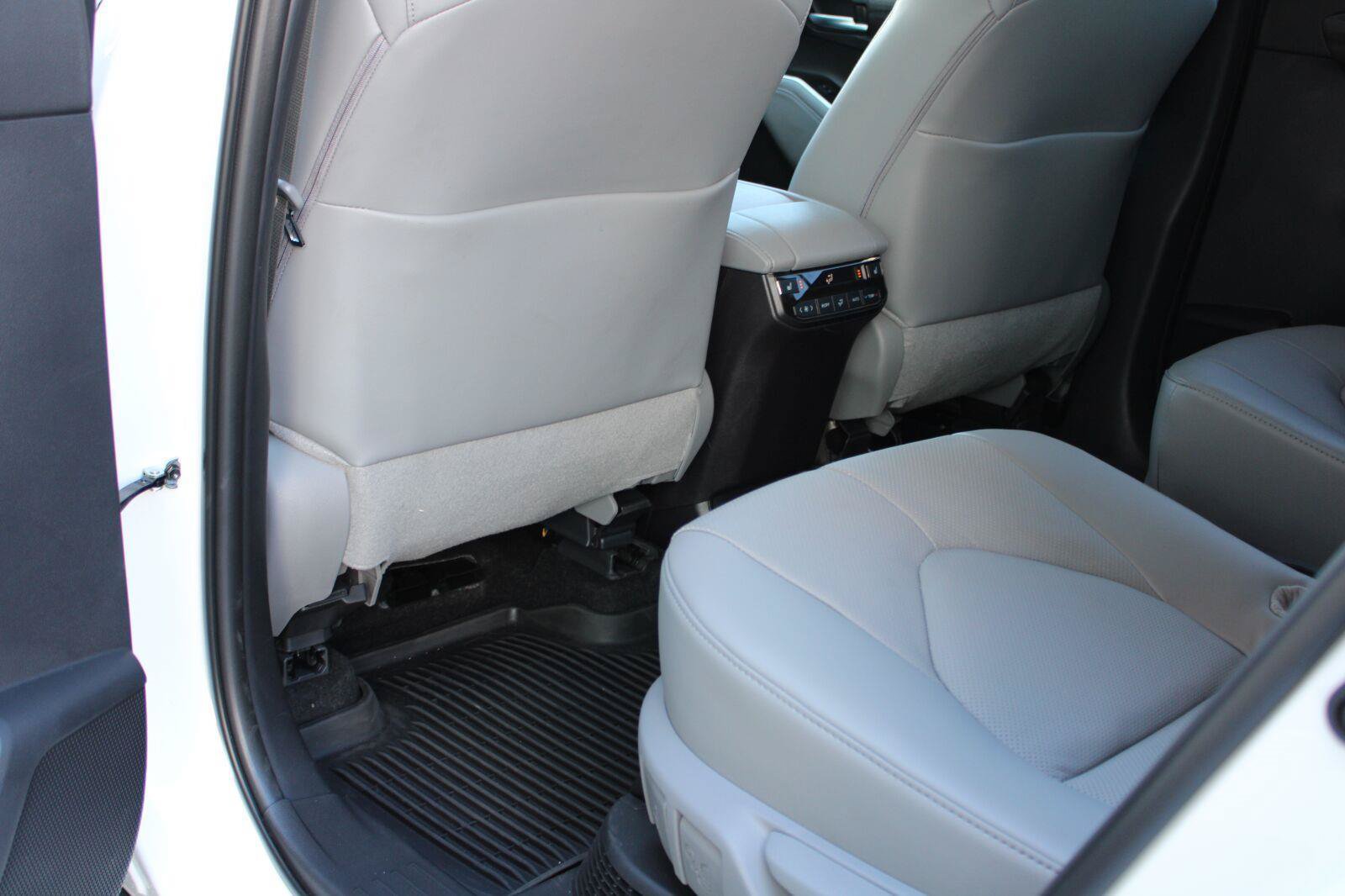 Used 2026 Toyota Highlander Platinum AWD/4WD image 49