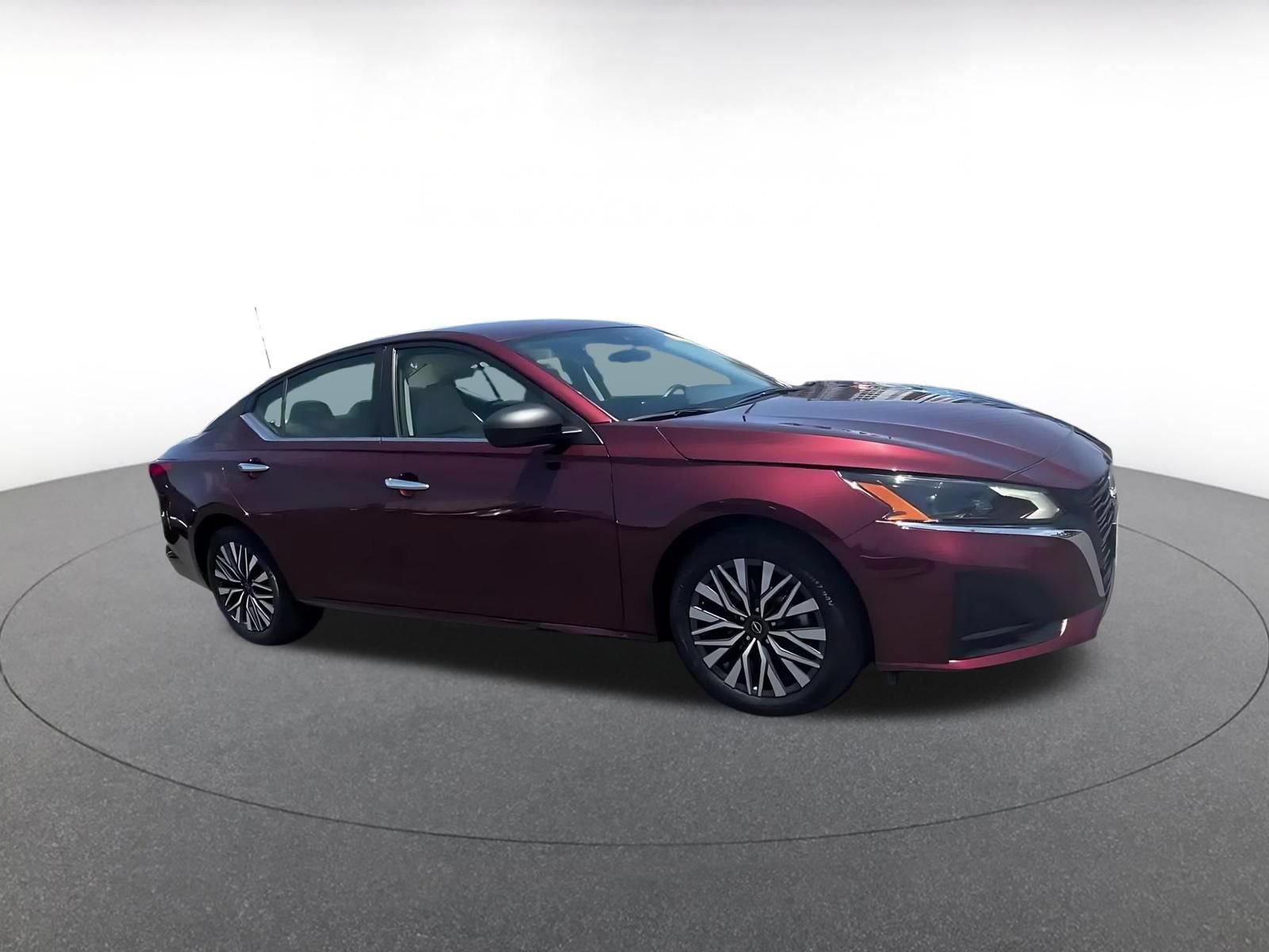 Used 2025 Nissan Altima 2.5 SV FWD image 2