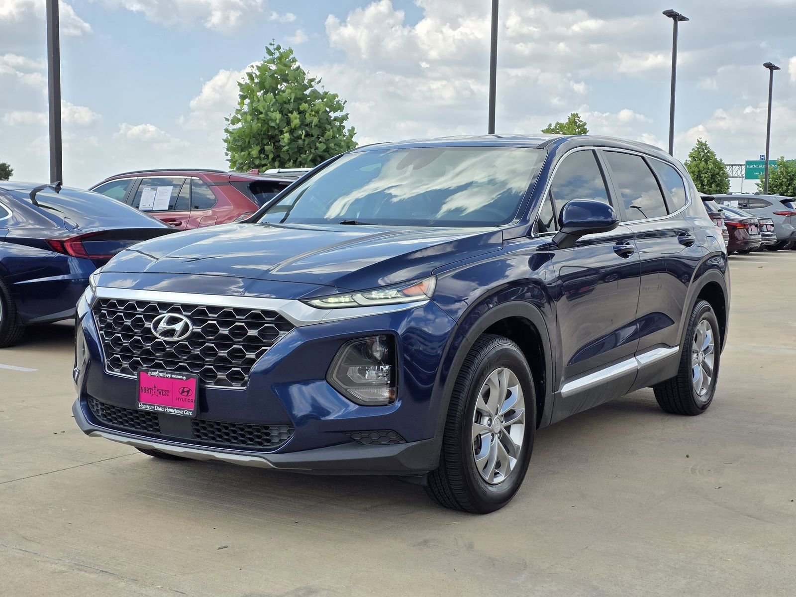 Used 2019 Hyundai Santa Fe SE image 2