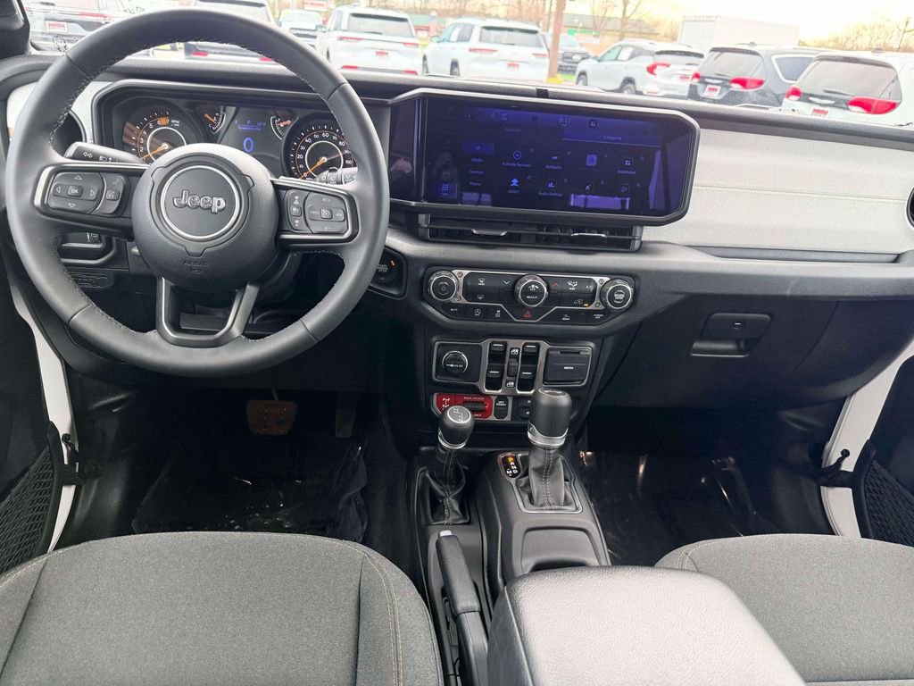 Used 2025 Jeep Wrangler Willys AWD/4WD image 3