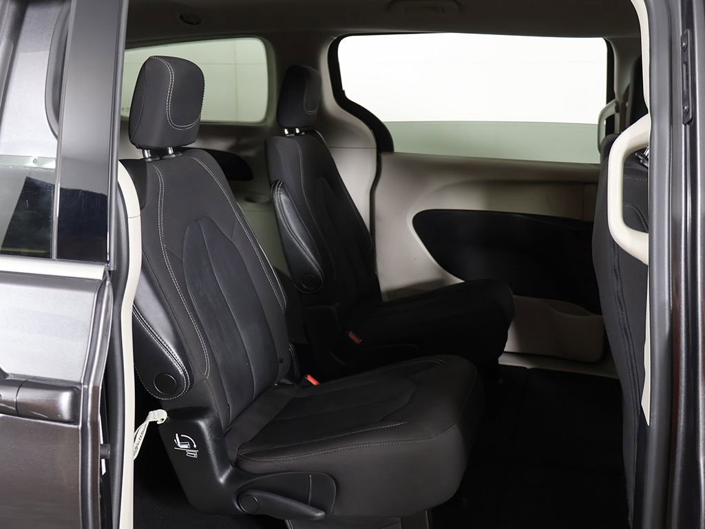 Used 2023 Chrysler Voyager LX image 27