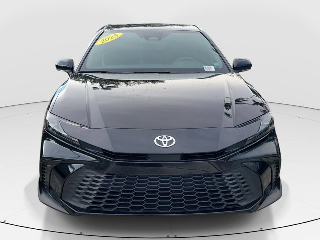 Used 2025 Toyota Camry SE FWD image 2