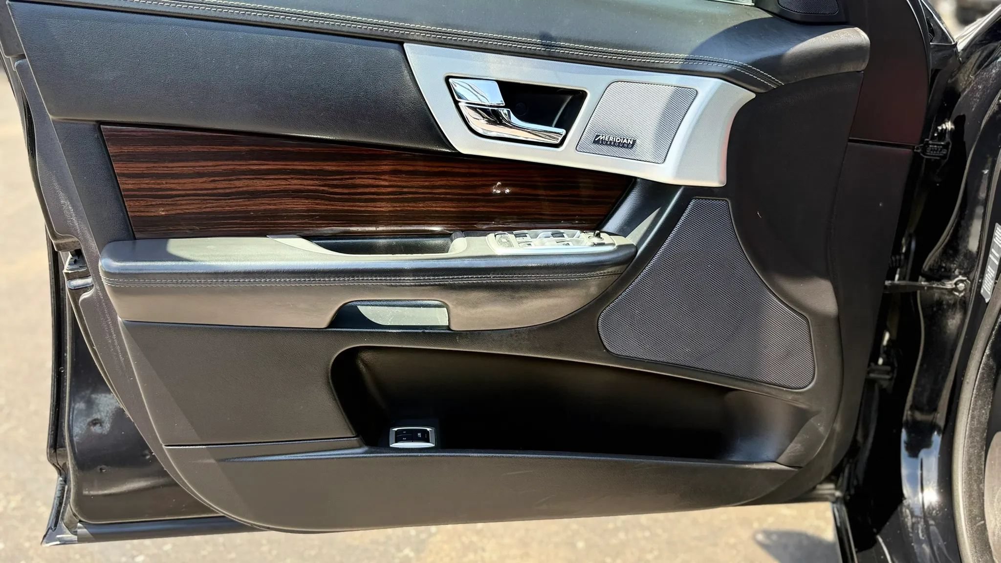 Used 2015 Jaguar XF Portfolio RWD image 22