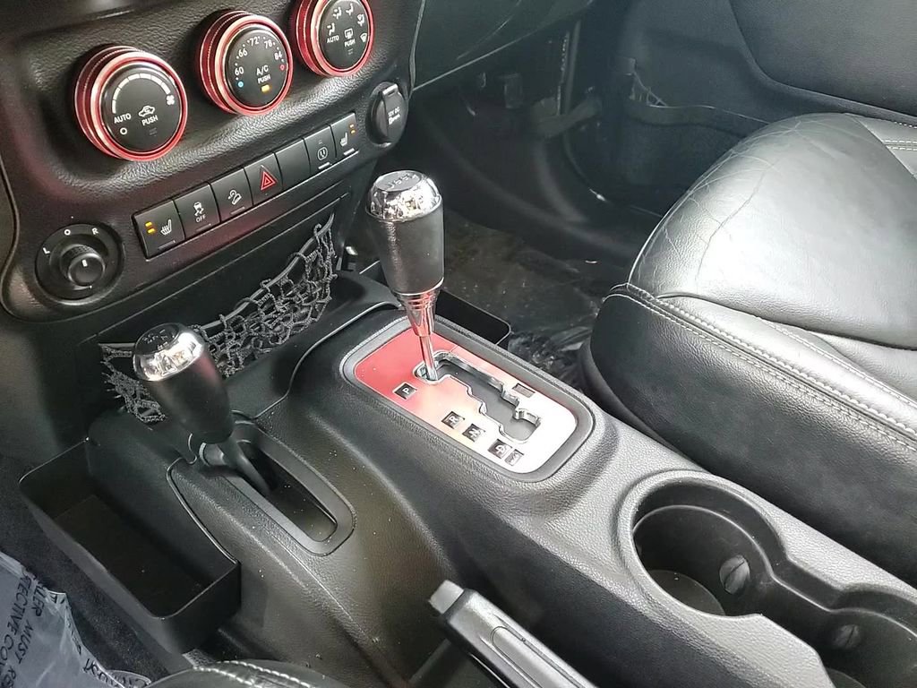 Used 2015 Jeep Wrangler Unlimited Sahara w/ Connectivity Group image 20