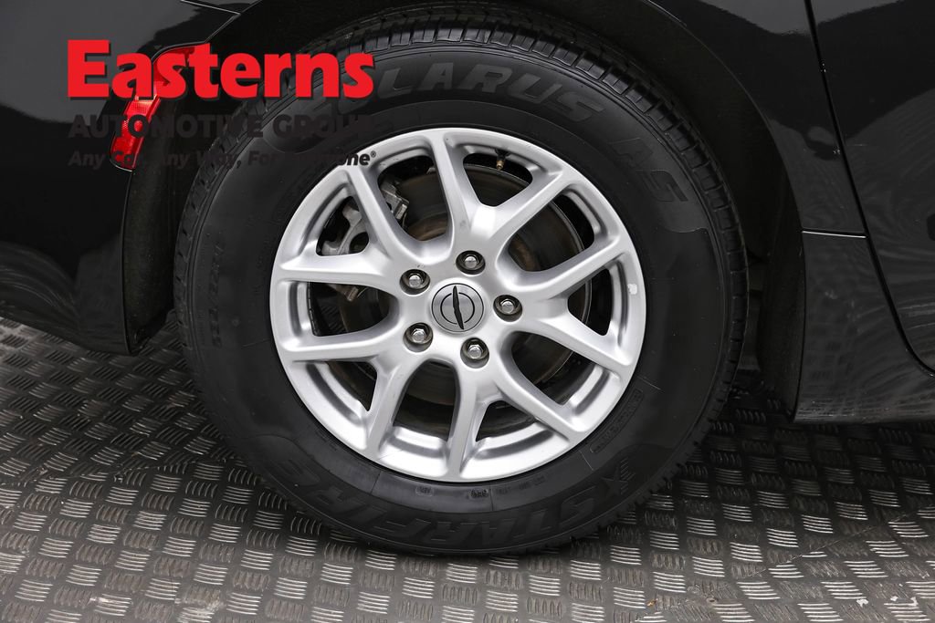 Used 2022 Chrysler Voyager LX image 32