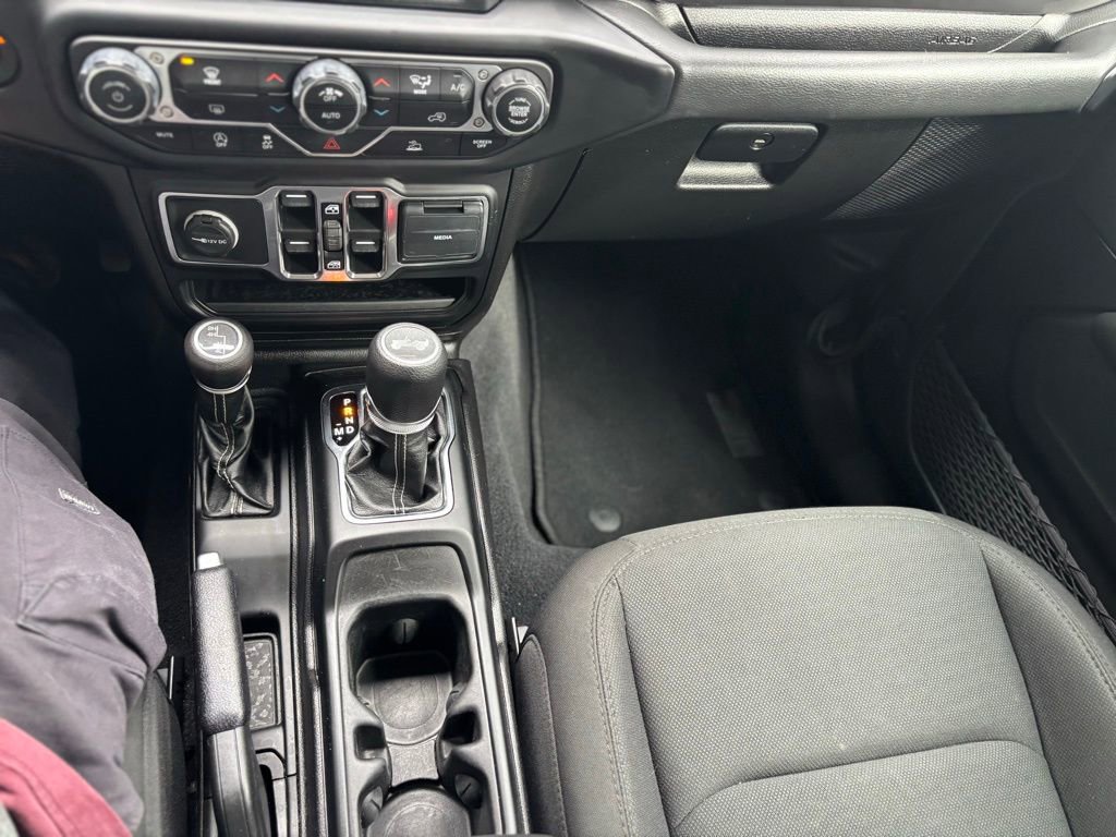 Used 2021 Jeep Wrangler Unlimited Sahara w/ Uconnect 4C Nav & Sound Group image 15