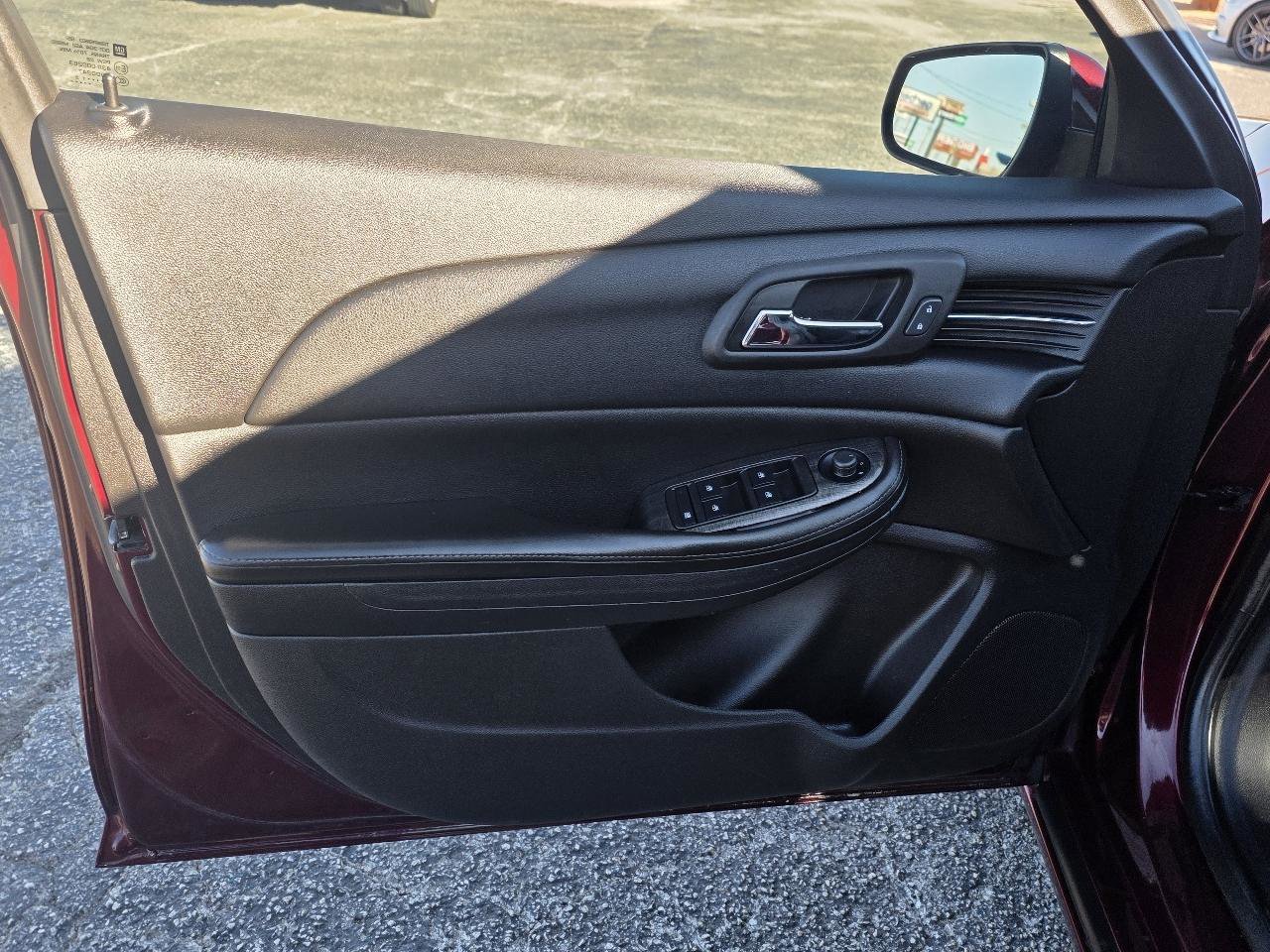 Used 2015 Chevrolet Malibu LT FWD image 10