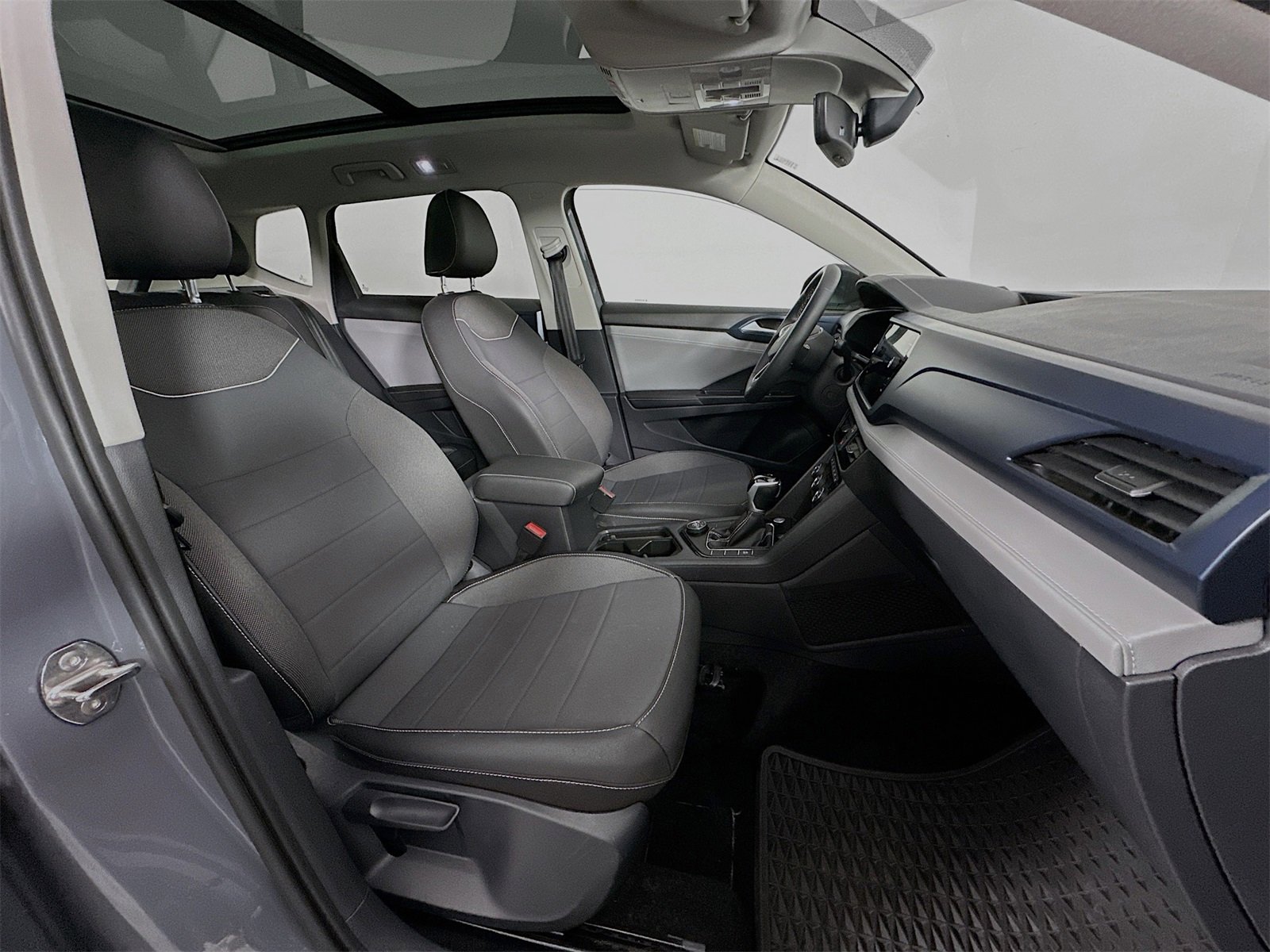 Used 2024 Volkswagen Taos SE w/ Panoramic Sunroof Package image 29