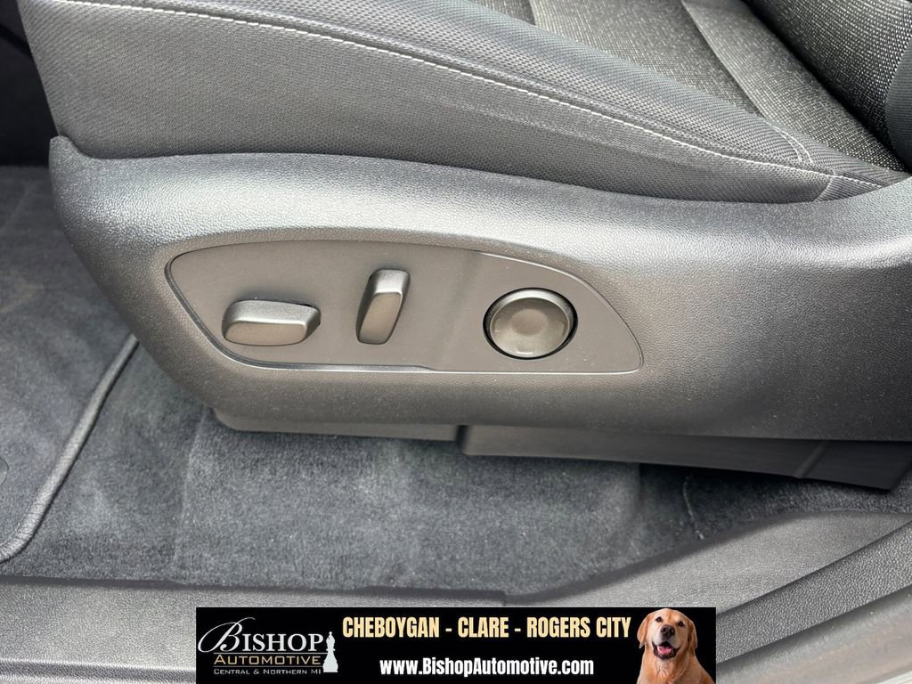 Used 2024 Chevrolet Traverse LT w/ Midnight/Sport Edition FWD image 28