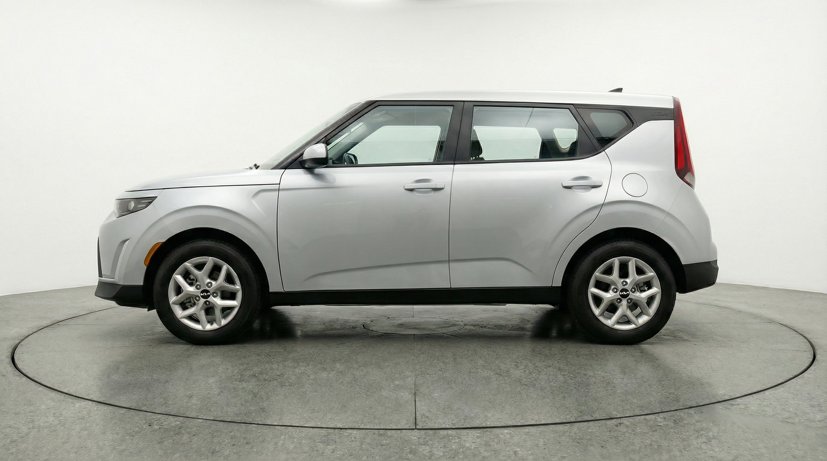 Used 2025 Kia Soul LX w/ LX Technology Package image 5