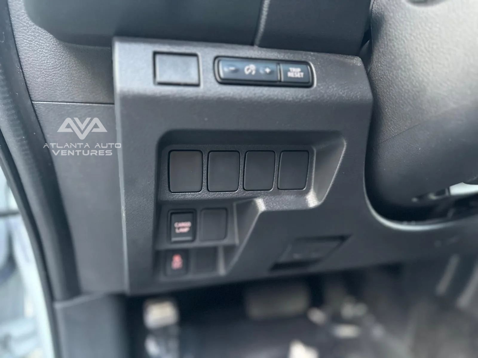 Used 2023 Nissan Frontier SV image 32