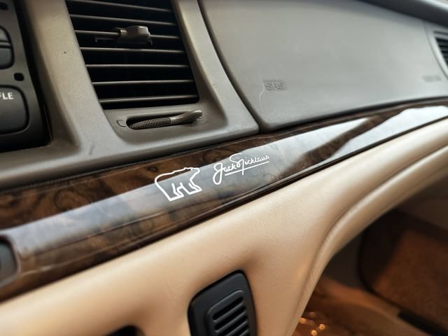 Used 1997 Lincoln Town Car Signature RWD image 25