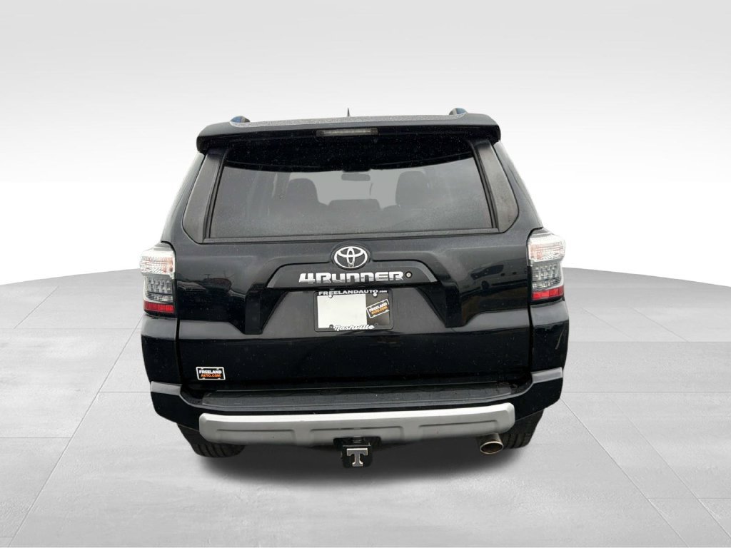 Used 2017 Toyota 4Runner TRD Off-Road AWD/4WD image 4