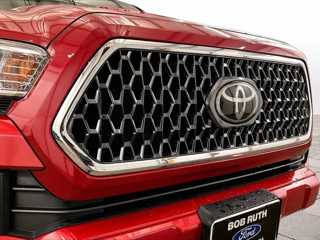 Used 2019 Toyota Tacoma TRD Sport AWD/4WD image 29