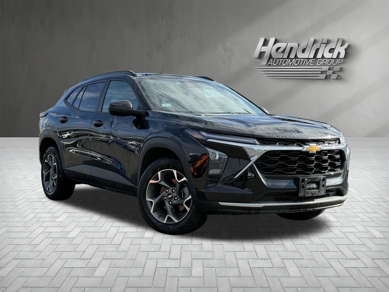 Used 2025 Chevrolet Trax LT w/ LT Convenience Package FWD image 2