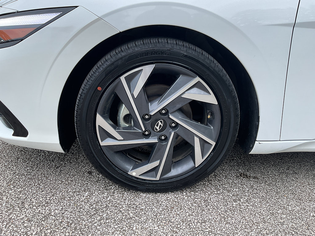 Used 2025 Hyundai Elantra Limited FWD image 14