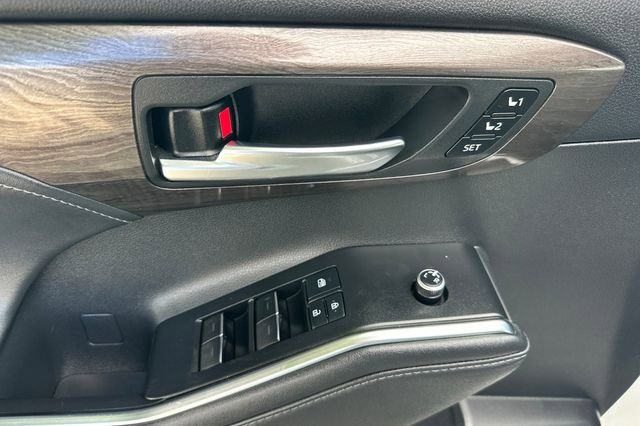 Used 2021 Toyota Highlander Limited image 12